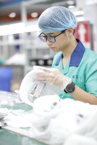 CANTOPLED Factory Quality Control Quality control inspection of LED light therapy masks at CANTOPLED factory